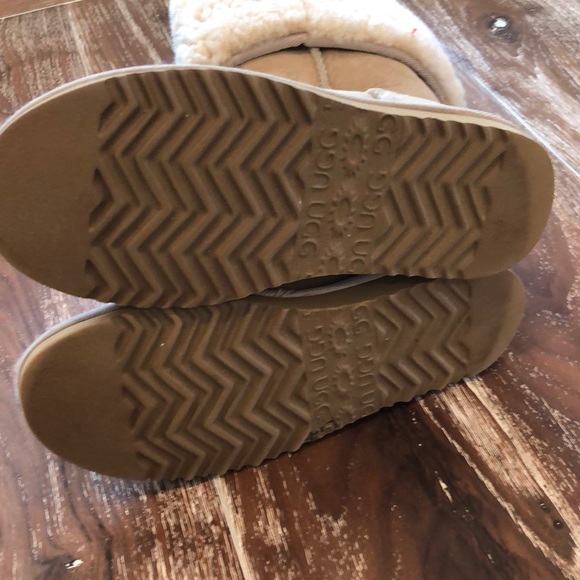 UGG boots size 7 - Picture 2 of 5